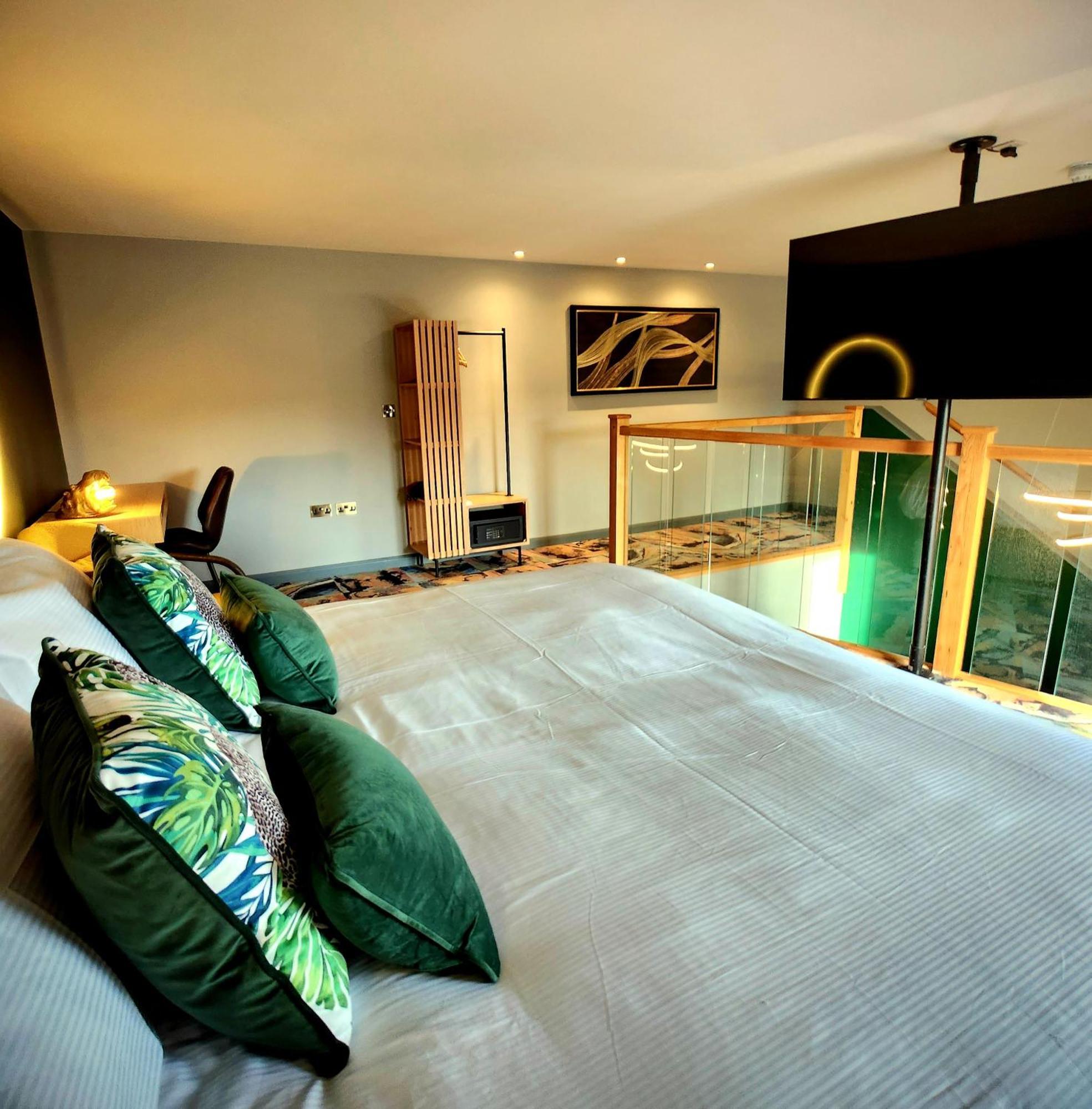 Pinnacle Suites Hotel Каус Экстерьер фото