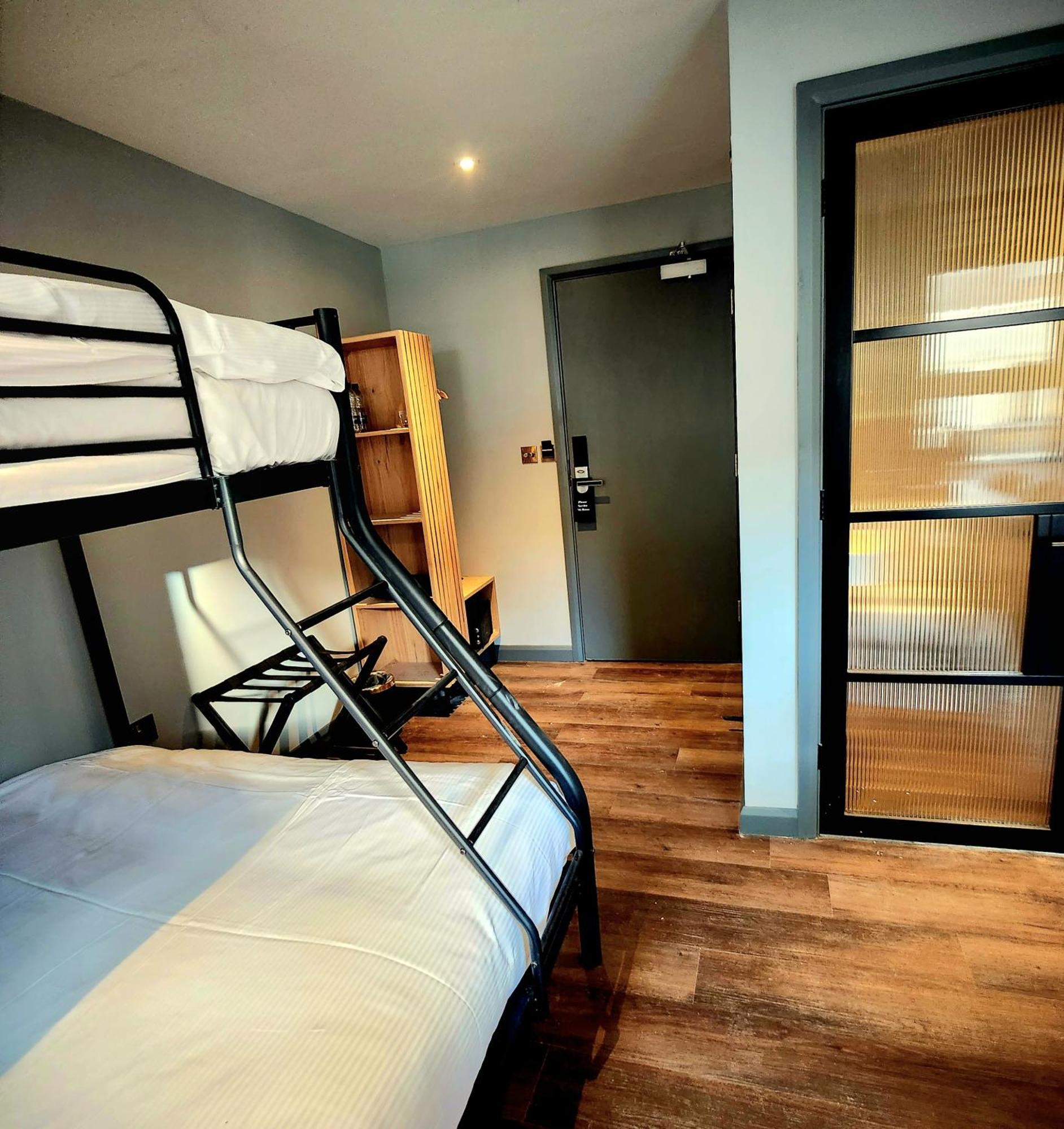 Pinnacle Suites Hotel Каус Экстерьер фото